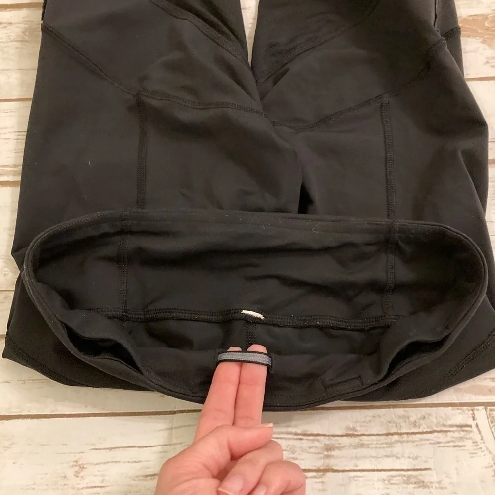 Lululemon Black Side Ruched Cropped Leggings Size 6